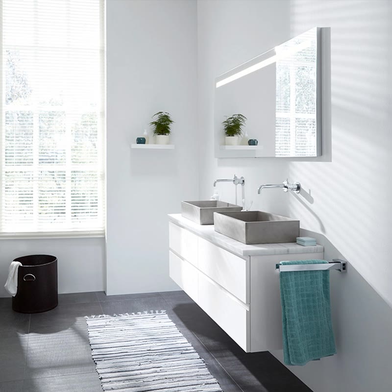 Badmeubel in strak moderne stijl, hoogglans wit